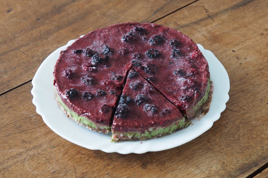 Cheesecake vegan au thé Matcha et aux mûres